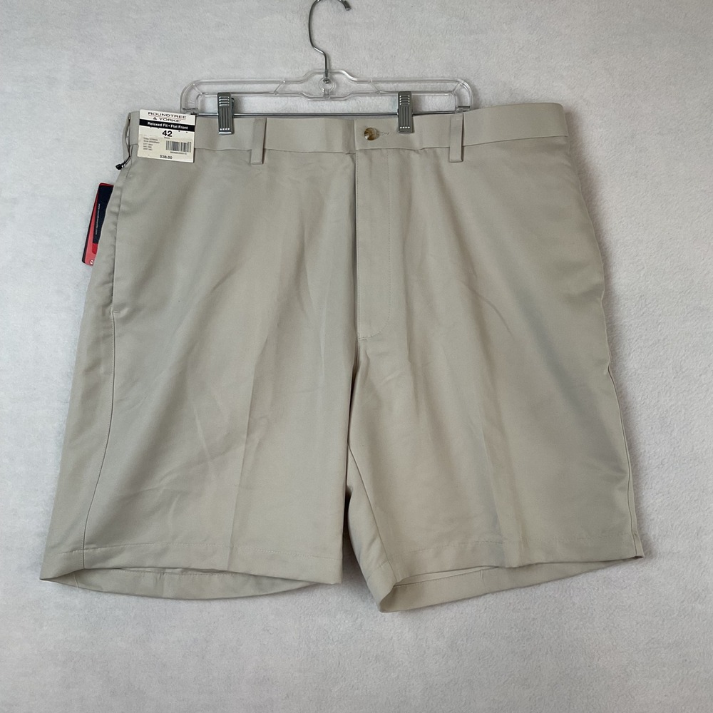 Roundtree & Yorke Mens 42 Khaki Microfiber Flat Front Relaxed Fit Shorts READ